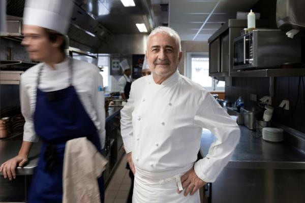“世界最佳厨师”盖伊·萨沃伊被剥夺了米其林星级