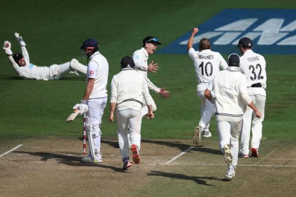 新西兰在第二次测试中以一分的优势击败了英格兰