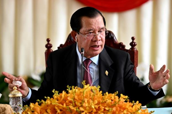 柬埔寨前领导人洪森在长期争吵后重返Facebook