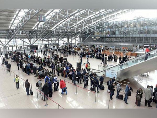 德国:汉堡机场人质事件得到解决，警方称男性嫌犯被捕
