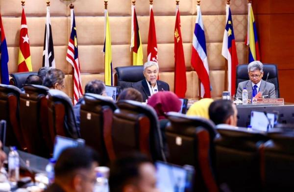 Boosting border security: DPM Zahid calls for immediate operation of Malaysia Checkpoints and Border Agency 