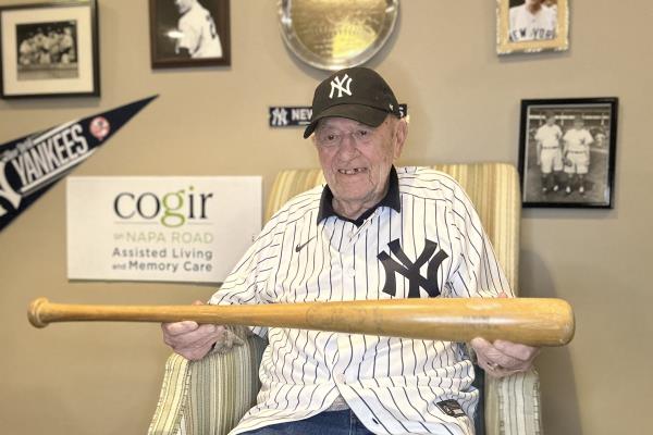他取代了米奇·曼特尔现在，棒球界最年长的大联盟球员阿特·夏洛克即将迎来100岁生日