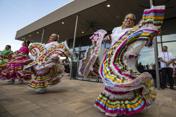 现在是五月五日节，美国各地都在计划庆祝活动但在墨西哥，情况并非如此