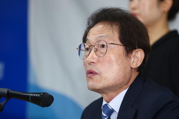 Seoul Education Superintendent Cho Hee-yeon speaks during a press co<em></em>nference held at the Seoul Metropolitan Education Office of Education in central Seoul on Thursday to mark the first anniversary of his office. (Yonhap)