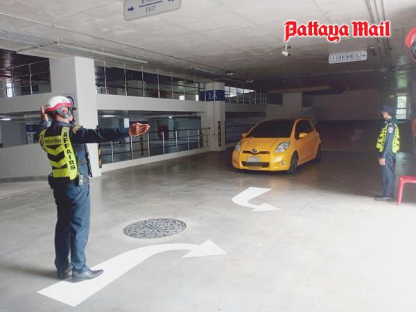 Naklua Lan Pho市场停车场开始试运行