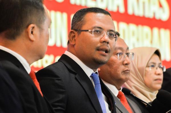 Caretaker Selangor MB respects exco members’ decision not to defend state seat