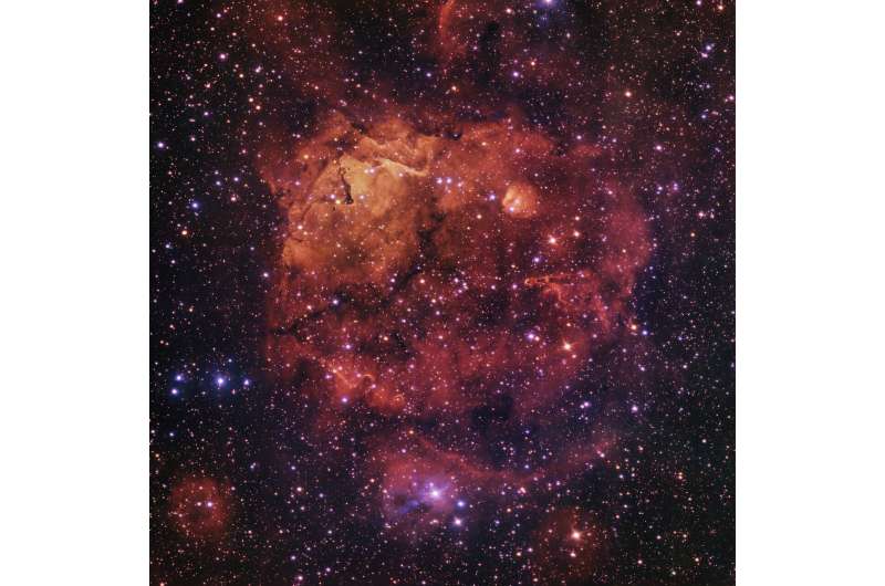 “微笑的猫”Sh2-284星云在新图像中被捕获