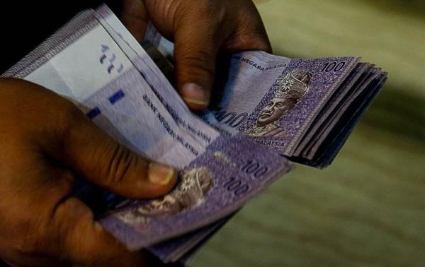 Ringgit ends higher on firmer oil prices