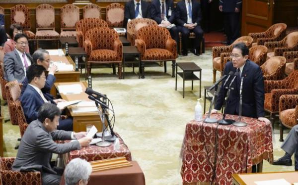 日本领导人在国会就与统一教会有关的不断扩大的筹款丑闻接受质询
